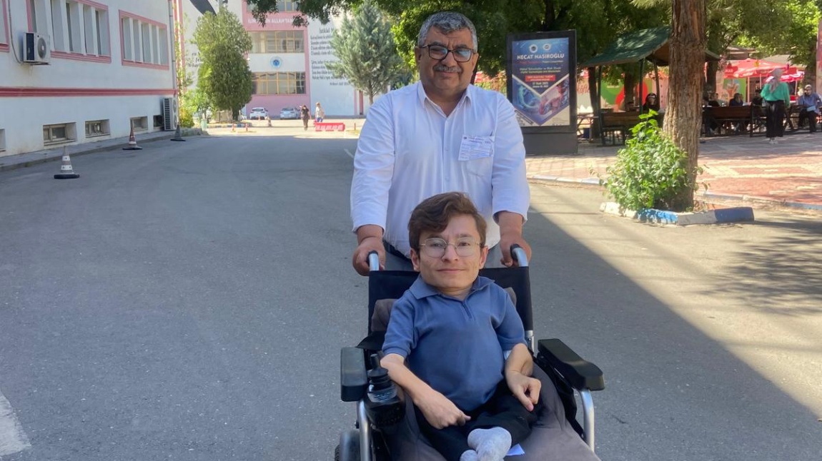 OKUL MÜDÜRÜNDEN SOSYAL SORUMLULUK ADIMI